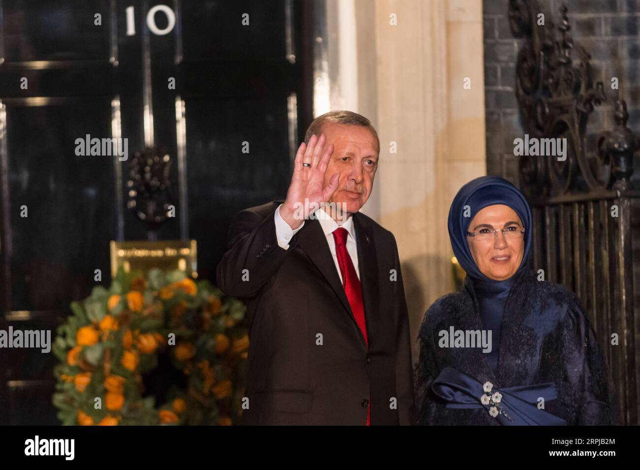 191203 -- LONDRES, le 3 décembre 2019 Xinhua -- le président turc Recep Tayyip Erdogan et son épouse Emine Erdogan arrivent pour une réception au 10 Downing Street à Londres, en Grande-Bretagne, le 3 décembre 2019. Photo de Stephen Chung/Xinhua BRITAIN-LONDON-NATO-RECEPTION PUBLICATIONxNOTxINxCHN Banque D'Images