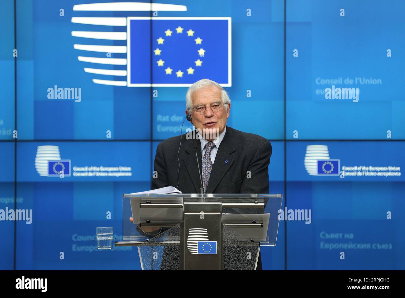 191209 -- BRUXELLES, le 9 décembre 2019 -- le nouveau Haut Représentant de l'UE pour les affaires étrangères et la politique de sécurité Josep Borrell Fontelles prend la parole lors d'une conférence de presse après la réunion du Conseil des affaires étrangères de l'UE au siège de l'UE à Bruxelles, en Belgique, le 9 décembre 2019. La réunion du Conseil "Affaires étrangères" de l'UE a été clôturée lundi. BELGIQUE-BRUXELLES-UE-CONSEIL AFFAIRES ÉTRANGÈRES-SESSION-CLÔTURE ZHENGXHUANSONG PUBLICATIONXNOTXINXCHN Banque D'Images