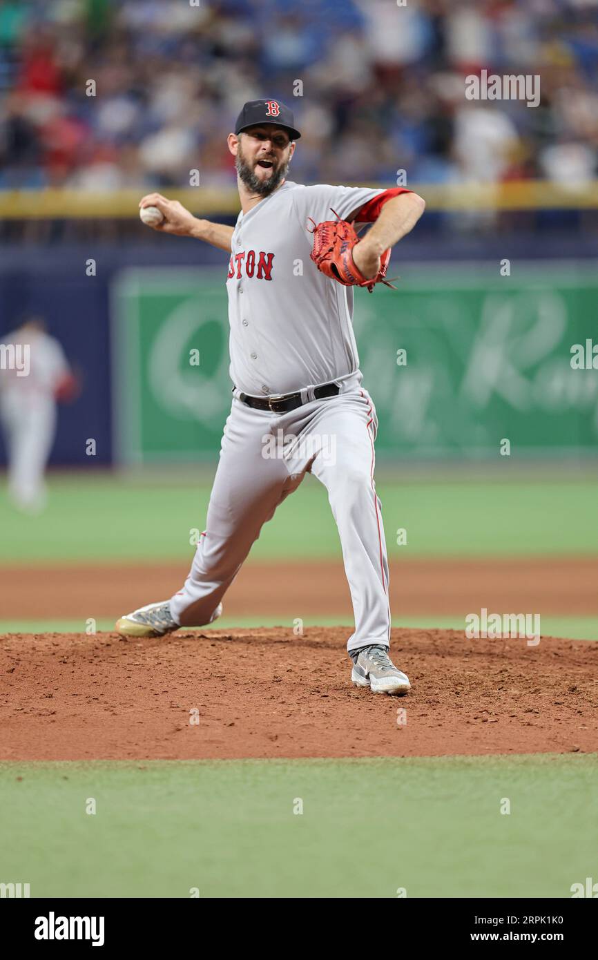 St. Petersburg, FL États-Unis ; le lanceur de secours des Red Sox de Boston Chris Martin (55 ans) livre un terrain lors d’un match de MLB contre les Rays de Tampa Bay lundi, septembre Banque D'Images
