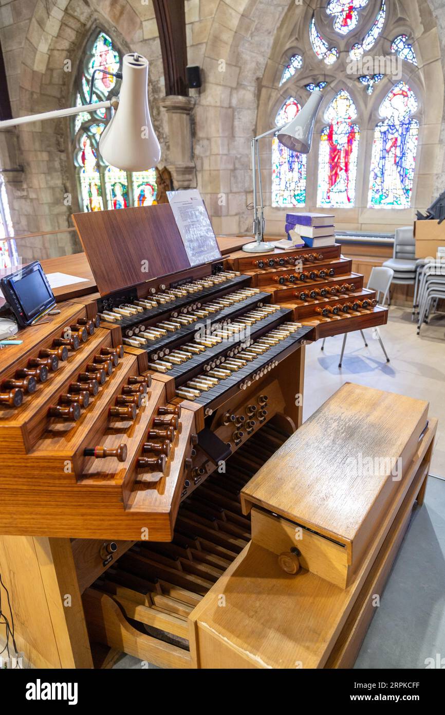 Le clavier d'orgue à la chapelle St Salvator l'une des deux chapelles collégiales appartenant à l'Université de St Andrews Banque D'Images