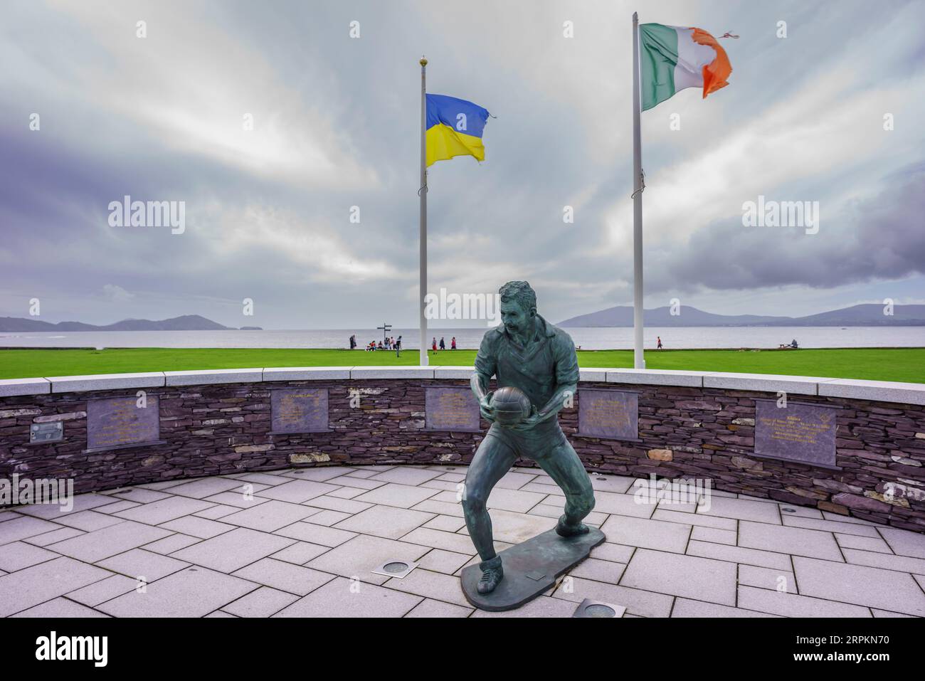 Statue en bronze du champion sportif irlandais Mick O'Dwye, comté de Kerry, Waterville, Irlande, Royaume-Uni Banque D'Images