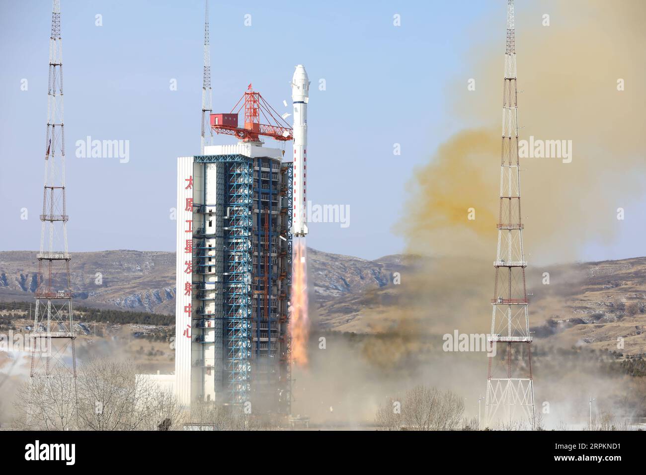 200115 -- TAIYUAN, 15 janvier 2020 -- le nouveau satellite optique de télédétection à usage commercial Red Flag-1 H9, ainsi que trois petits satellites, sont lancés par une fusée longue Mars-2D depuis le centre de lancement de satellites de Taiyuan dans la province du Shanxi, dans le nord de la Chine, le 15 janvier 2020. Mercredi matin, la Chine a envoyé un nouveau satellite optique de télédétection à usage commercial sur orbite prévue depuis le Centre de lancement de satellites de Taiyuan, dans la province du Shanxi, dans le nord de la Chine. Le satellite, appartenant à la famille des satellites Jilin-1, également appelé Red Flag-1 H9, a été lancé par une fusée longue Mars-2D. Banque D'Images