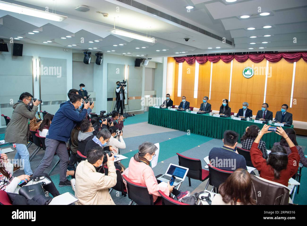 200126 -- MACAO, le 26 janvier 2020 -- Une conférence de presse est organisée par le nouveau Centre de réponse et de coordination au coronavirus du gouvernement SAR de la région administrative spéciale de Macao en Chine méridionale, le 26 janvier 2020. Cheong Kam Ka CHINE-MACAO-NOUVEAU CORONAVIRUS-CONFÉRENCE DE PRESSE CN ZhangxJinjia PUBLICATIONxNOTxINxCHN Banque D'Images