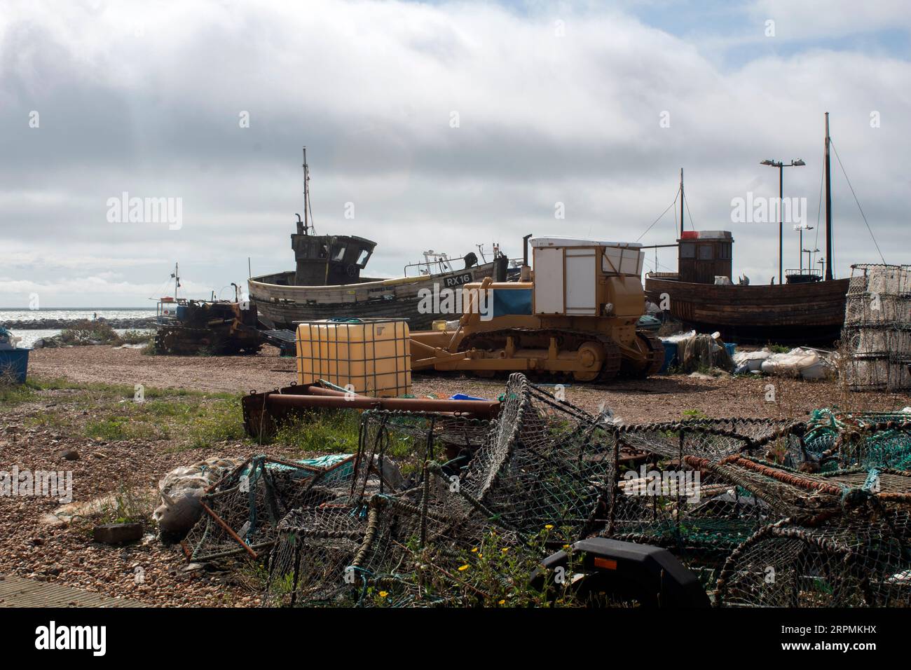 Chalutiers de pêche sur Hastings Beach East Sussex, Angleterre Royaume-Uni Banque D'Images