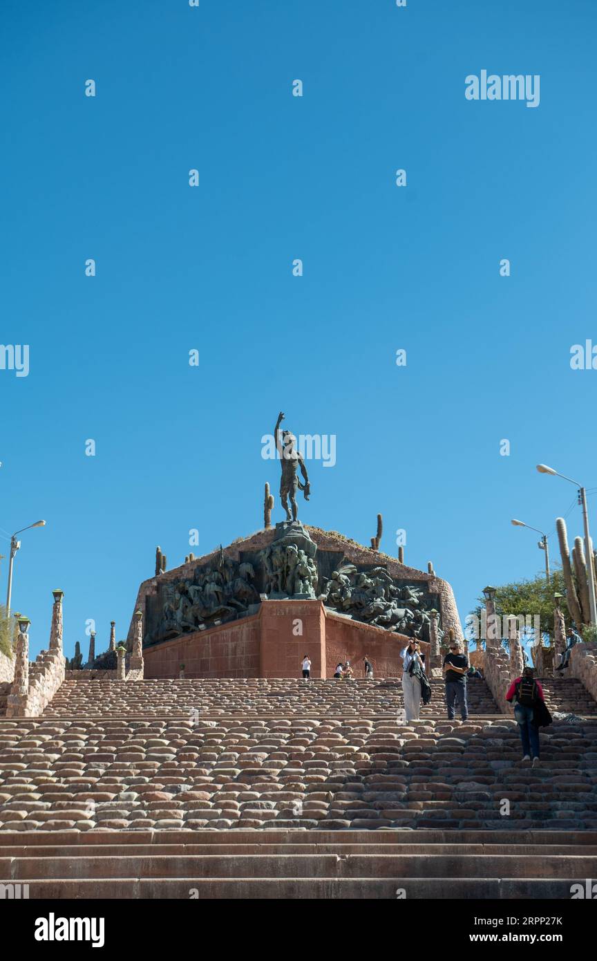 Humahuaca, Argentine : 2023 juin 8 : Monument aux héros de l'indépendance dans la ville touristique de Humahuaca dans la province de Jujuy en Argentine, en juin Banque D'Images