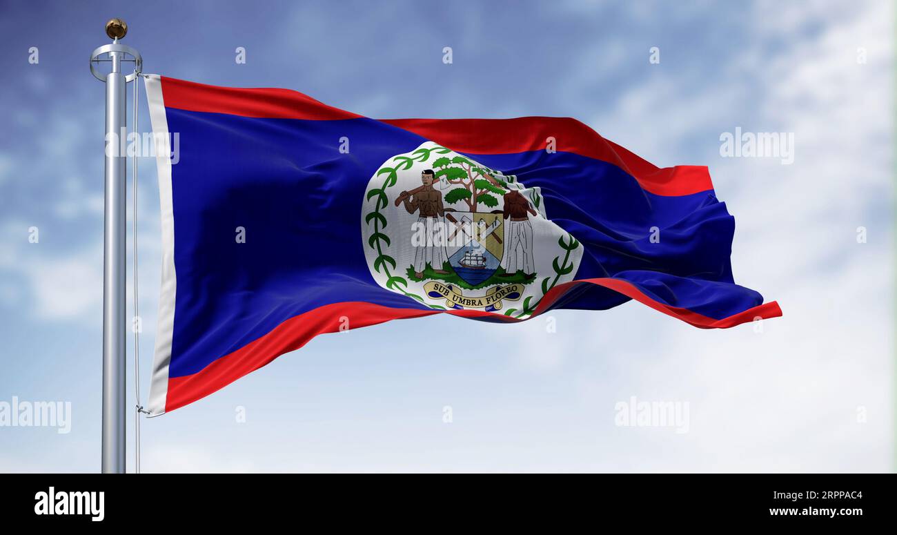Drapeau national du Belize agitant dans le vent par temps clair. Champ bleu, bandes rouges en haut et en bas, disque blanc avec armoiries nationales. 3d illustration Banque D'Images