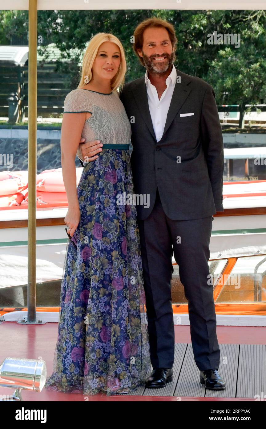Eleonora Daniele mit Ehemann Giulio Tassoni BEI der Ankunft am Pier des Hotels Excelsior auf der Biennale di Venezia 2023 / 80. Filmfestspiele von Venedig. Venedig, 05.09.2023 Banque D'Images