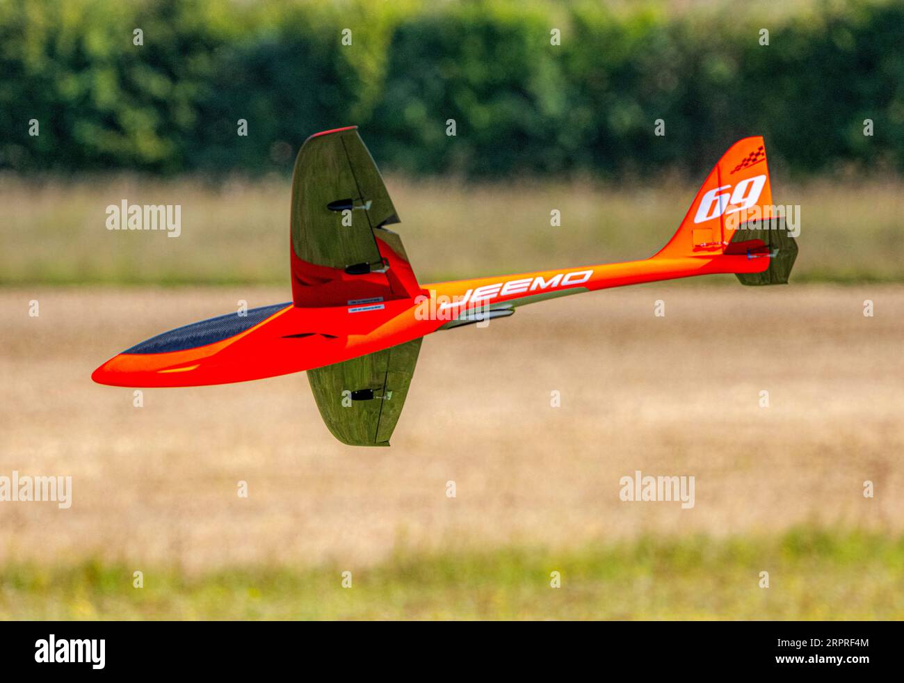 Un avion à réaction modèle à grande vitesse élégant à l'aérodrome de Popham, spectacle aérien modèle, Popham, Hampshire, Royaume-Uni Banque D'Images