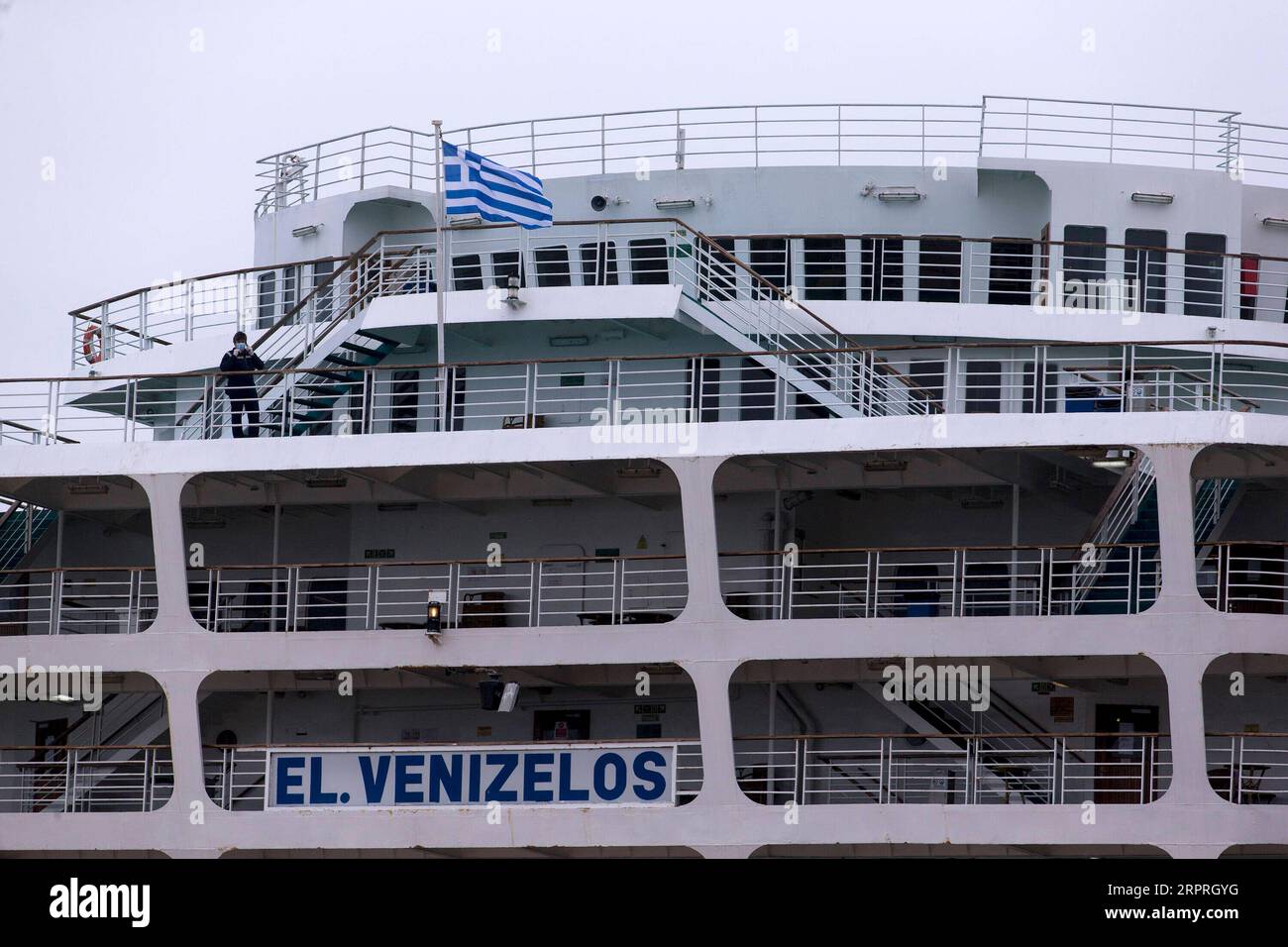 200403 -- LE PIRÉE, le 3 avril 2020 -- le ferry Eleftherios Venizelos est vu ancré au port du Pirée, en Grèce, le 3 avril 2020. La Grèce a signalé jeudi trois autres décès liés au nouveau coronavirus au cours des dernières 24 heures, portant le nombre total de décès à 53 depuis que le premier cas confirmé dans le pays a été annoncé le 26 février. GRÈCE-PIRÉE-FERRY-INFECTION-COVID-19 MariosxLolos PUBLICATIONxNOTxINxCHN Banque D'Images