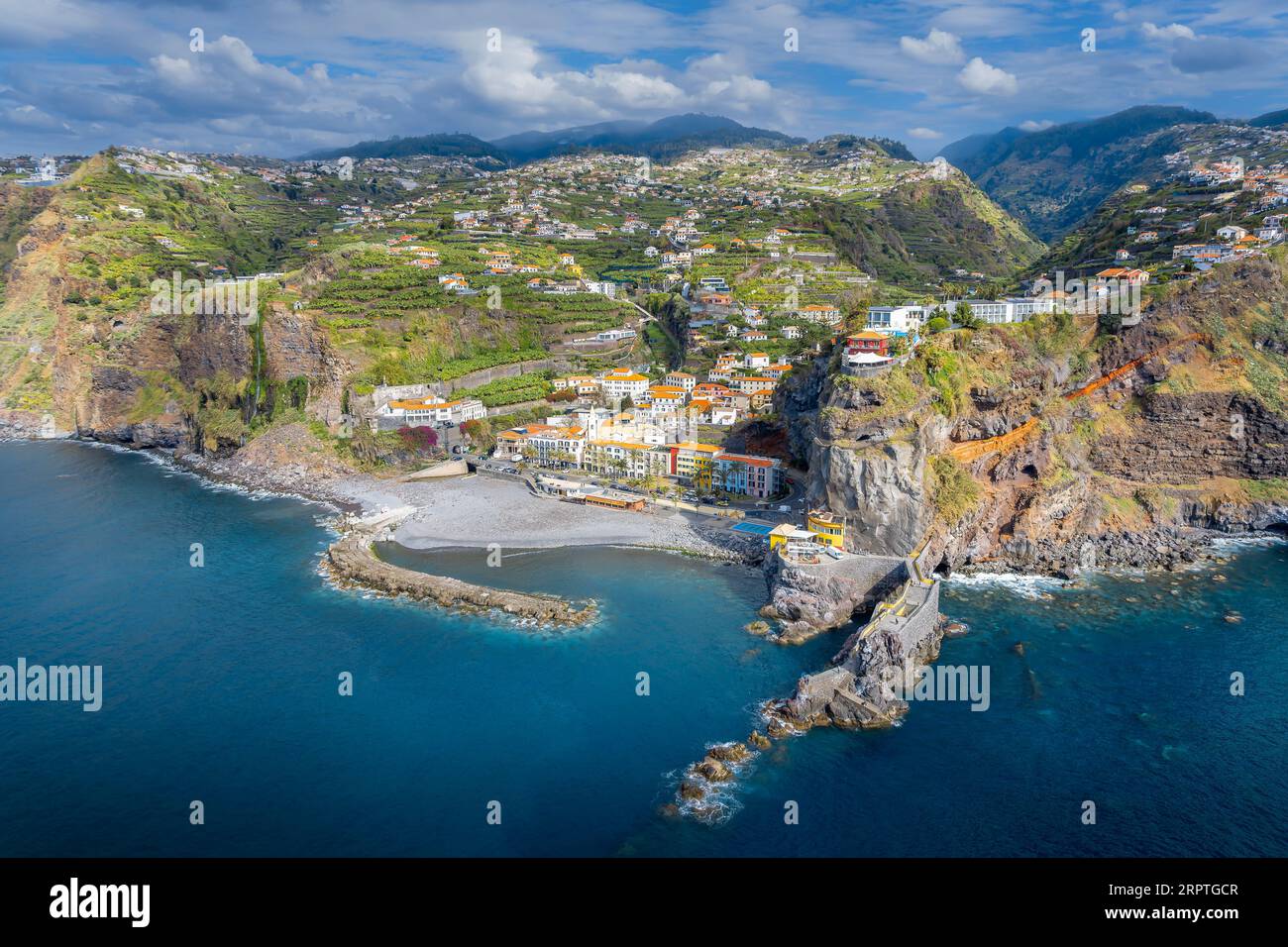 Paysage avec Ponta do sol, petit village de l'île de Madère, Portugal Banque D'Images