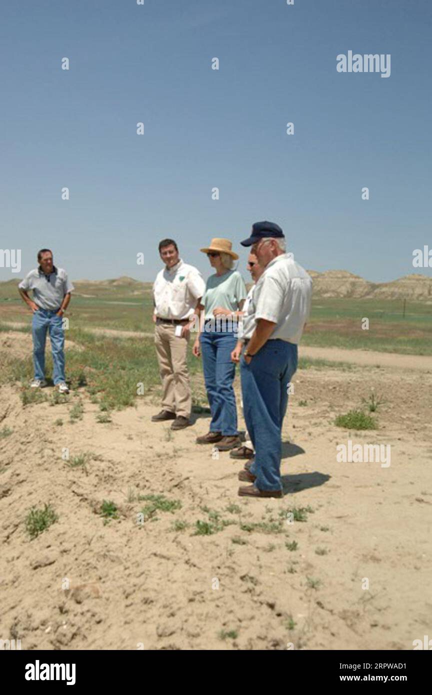 Secrétaire Gale Norton sur le terrain, lors de sa visite à Powder River Basin, dans le nord-est du Wyoming Banque D'Images