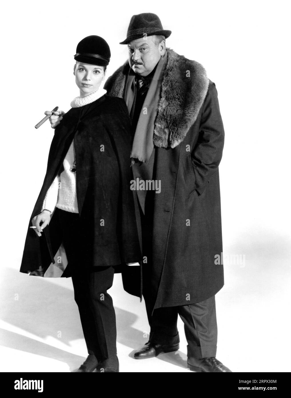 Elsa Martinelli, Orson Welles, portrait publicitaire pour le film britannique, 'The V.I.P.s', MGM, 1963 Banque D'Images