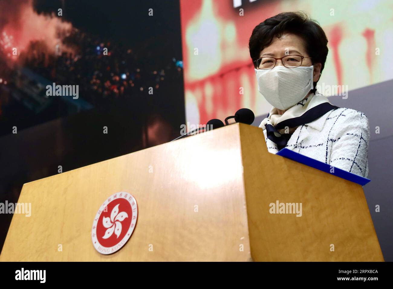 200516 -- HONG KONG, le 16 mai 2020 Xinhua -- Carrie Lam, directrice générale de la région administrative spéciale de Hong Kong, assiste à une conférence de presse à Hong Kong, dans le sud de la Chine, le 15 mai 2020. POUR ALLER AVEC LE rapport du GIEC complet, objectif, factuel, lourd : directeur général de la RASHK Xinhua/lui Siu Wai CHINA-HONG KONG-CARRIE LAM-IPCC-REPORT CN PUBLICATIONxNOTxINxCHN Banque D'Images