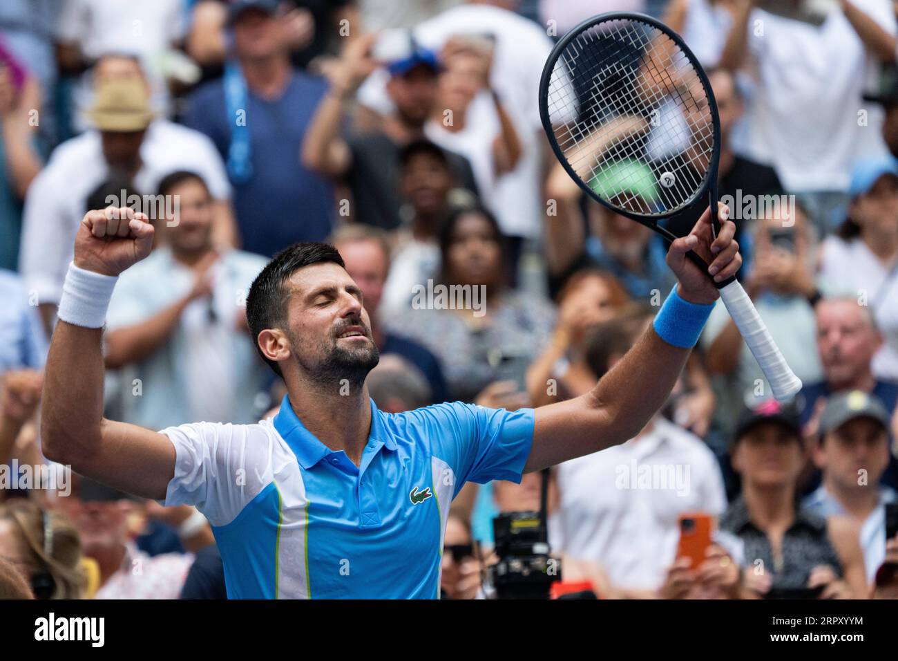 New York, États-Unis. 5 septembre 2023. Novak Djokovic, de Serbie, célèbre sa victoire lors des quarts de finale masculins en simple contre Taylor Fritz, des États-Unis, aux championnats de tennis US Open 2023 à New York, aux États-Unis, le 5 septembre 2023. Crédit : Liu Jie/Xinhua/Alamy Live News Banque D'Images