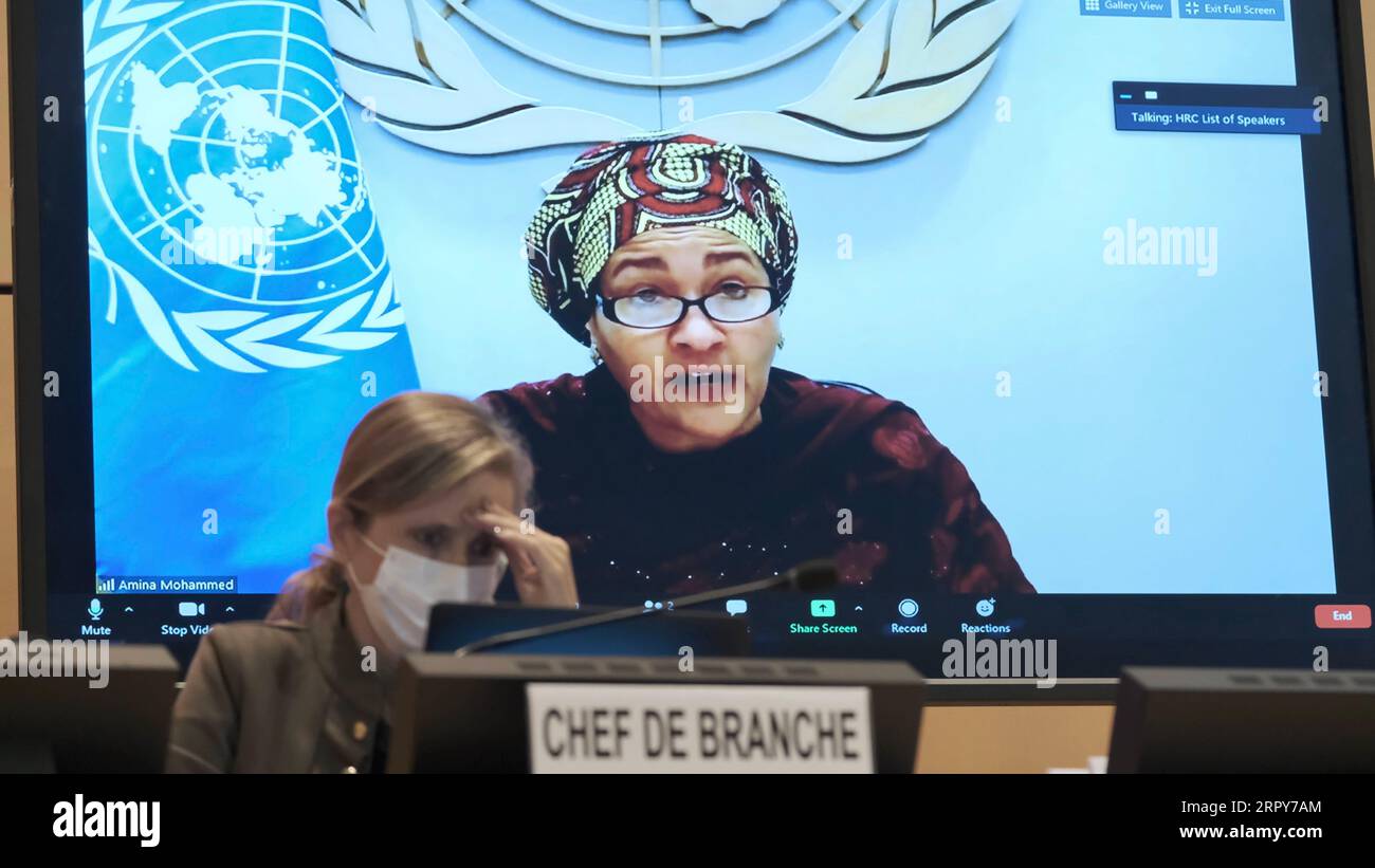 200618 -- GENÈVE, le 18 juin 2020 Xinhua -- la Vice-Secrétaire générale des Nations Unies, Amina Mohammed, prend la parole par vidéoconférence lors d'un débat urgent de la 43e session ordinaire du Conseil des droits de l'homme des Nations Unies, tenue à Genève, en Suisse, le 17 juin 2020. Mercredi après-midi, le Conseil des droits de l'homme de l'ONU a entamé son débat urgent sur les violations actuelles des droits de l'homme d'inspiration raciale, le racisme systémique, la brutalité policière et la violence contre les manifestations pacifiques, dans le suivi de l'assassinat de George Floyd aux États-Unis, suite à une demande formulée par le Burkina Faso au nom du Groupe africain. Bodi Hu Banque D'Images