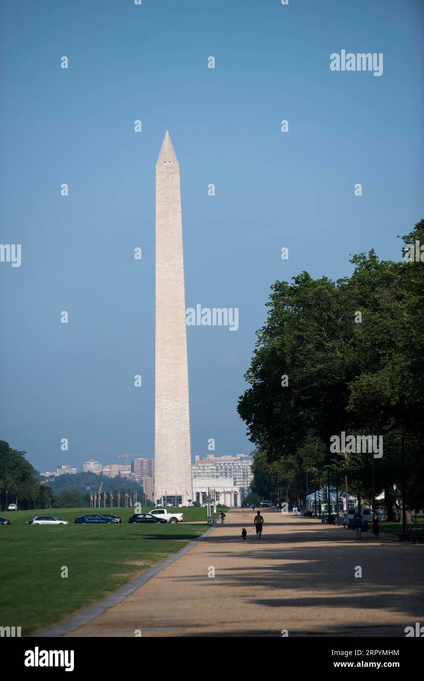 200708 -- WASHINGTON, le 8 juillet 2020 -- une photo prise le 8 juillet 2020 montre le Washington Monument à Washington, D.C., aux États-Unis. Le nombre de cas de COVID-19 aux États-Unis a dépassé la barre des 3 millions mercredi pour atteindre 3 009 611 à partir de 11:34 heures du matin, heure locale 1534 GMT, selon le Center for Systems Science and Engineering CSSE de l’Université Johns Hopkins. ÉTATS-UNIS-WASHINGTON, D.C.-COVID-9-CAS-TROIS MILLIONS LIUXJIE PUBLICATIONXNOTXINXCHN Banque D'Images