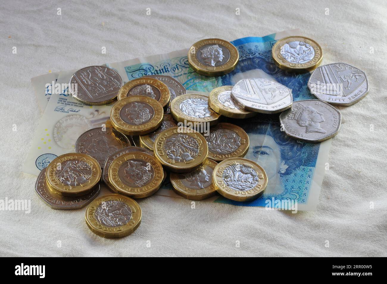 Pièces et billets sterling britanniques Banque D'Images