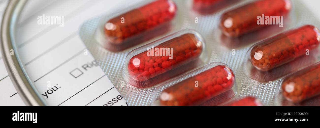 Feuille vierge de patients forme médicale avec stéthoscope et pilules Banque D'Images