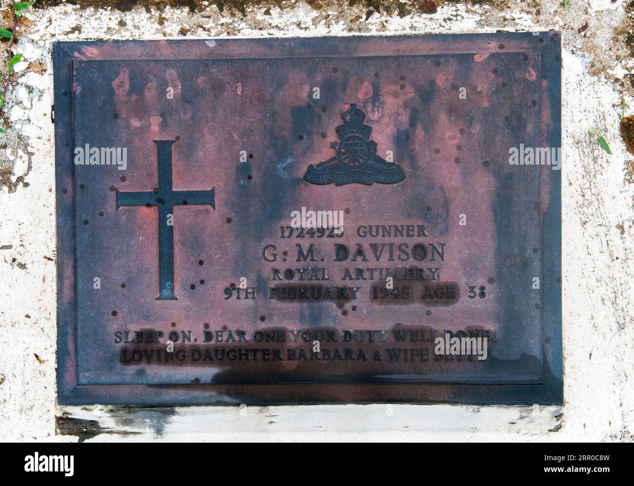 Tombe d'un militaire allié au cimetière militaire du Commonwealth sur l'île de Labuan, en Malaisie, où les forces japonaises à travers Bornéo se rendent en 1945 Banque D'Images