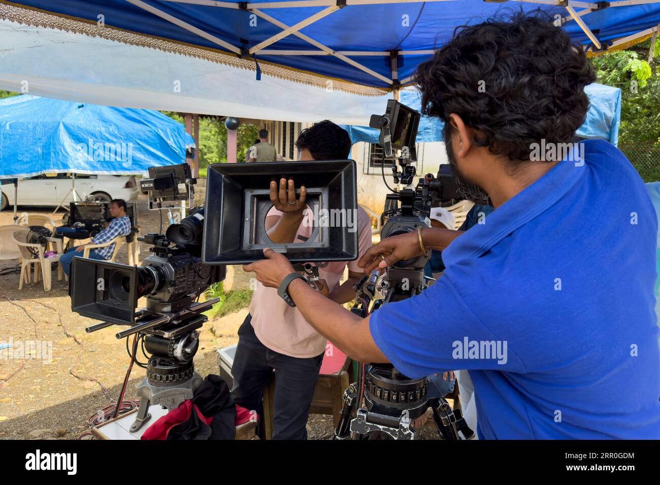 L'équipe de tournage se prépare à tourner un film au Goregaon film City Complex, qui est le principal centre de l'industrie cinématographique hindi, connu sous le nom de Bollywood à Mumbai, en Inde. Banque D'Images