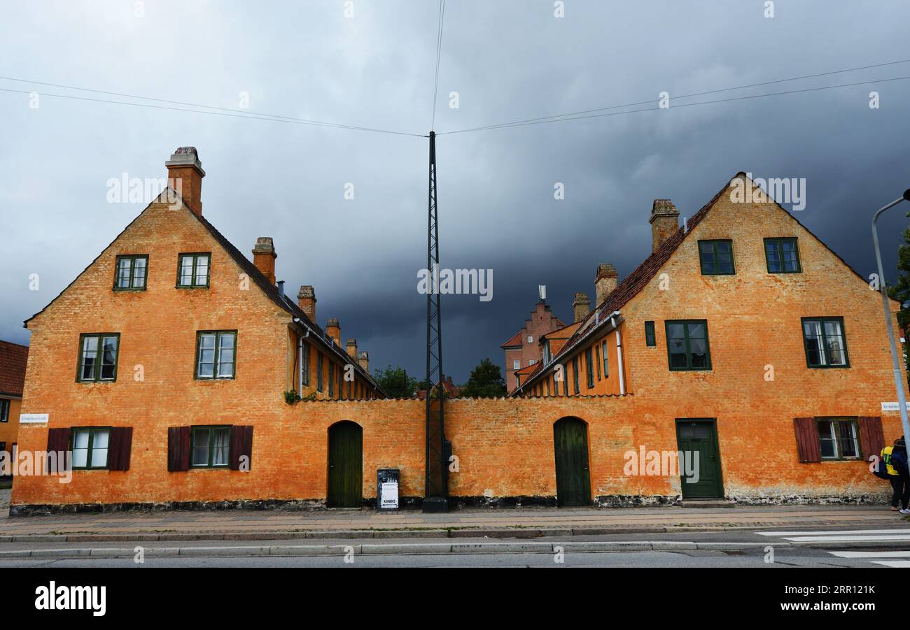 Le quartier coloré de Nyboder à Copenhague, Danemark Banque D'Images