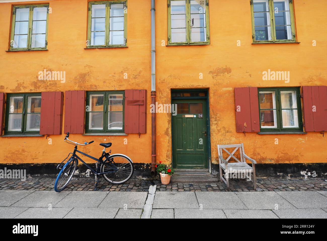 Le quartier coloré de Nyboder à Copenhague, Danemark Banque D'Images