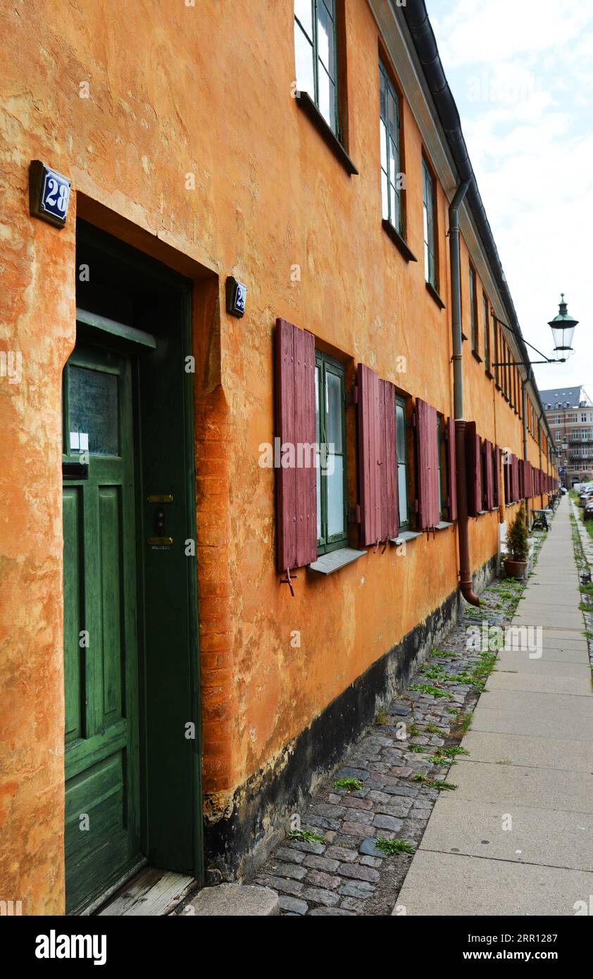 Le quartier coloré de Nyboder à Copenhague, Danemark Banque D'Images
