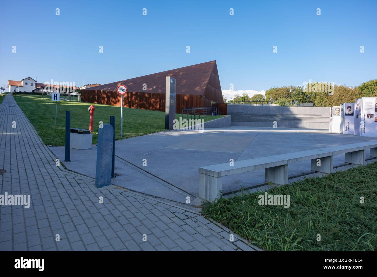 Markowa, Pologne - septembre 2023, Musée de la famille ULMA des Polonais sauvant les Juifs pendant la Seconde Guerre mondiale, bâtiment latéral de l'extérieur, Ulmowie z Markowej, Polska Banque D'Images