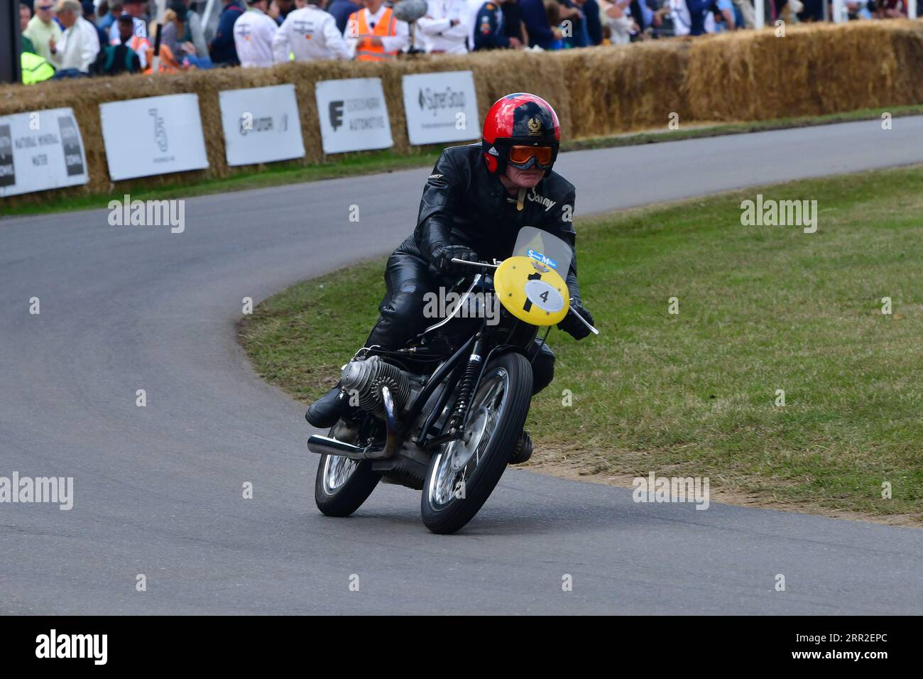 Sammy Miller, BMW Rennsport, MotoGP Celebration, avec quelques-unes des motos et des pilotes les plus célèbres de 1947 jusqu'à ceux actuellement utilisés de ce câlin Banque D'Images