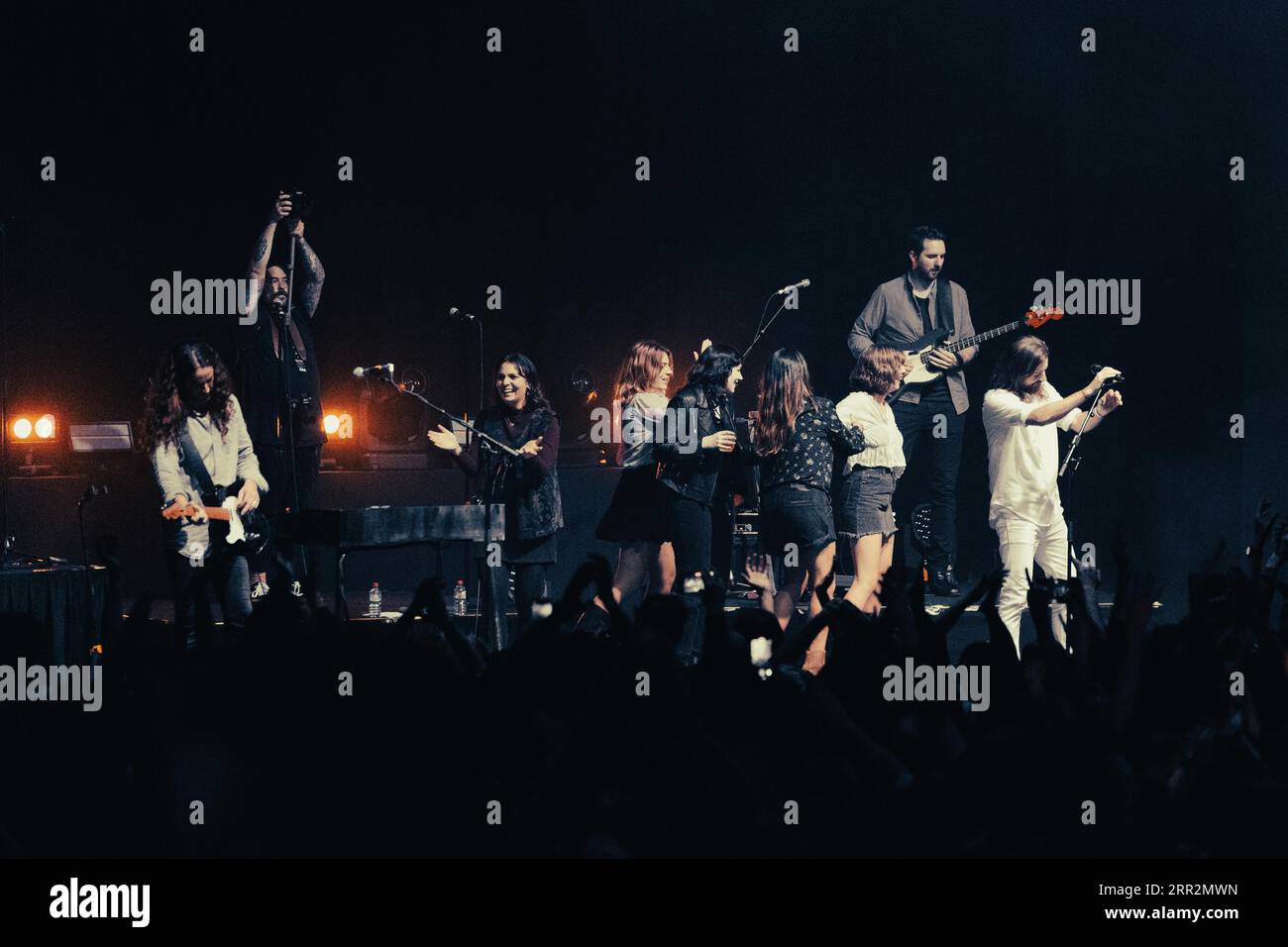 MELBOURNE, AUSTRALIE, 28 MAI : le groupe de musique australien Holy effectue sa tournée nationale « Hello My Beautiful World » au Forum Theatre le 28 mai Banque D'Images