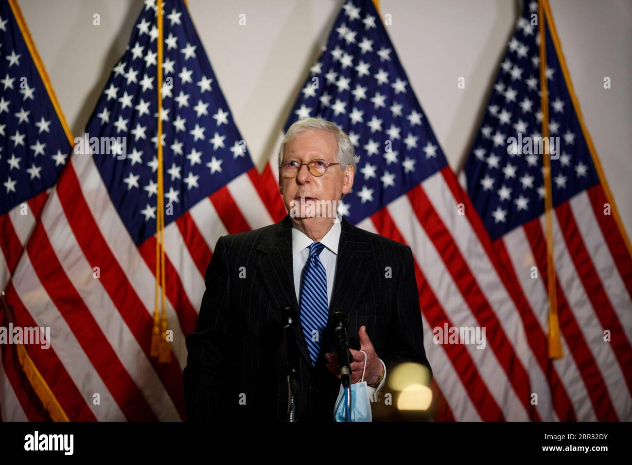 201021 -- WASHINGTON, D.C., le 21 octobre 2020 -- le leader de la majorité au Sénat américain Mitch McConnell prend la parole lors d'une conférence de presse au Capitol Hill à Washington, D.C., États-Unis, le 20 octobre 2020. Le Sénat américain dirigé par les républicains devrait voter lundi pour confirmer le choix du président Donald Trump Amy Coney Barrett à la Cour suprême, a déclaré McConnell mardi lors d une conférence de presse hebdomadaire. Photo de /Xinhua U.S.-WASHINGTON-SENATE-SUPREME COURT-VOTE TingxShen PUBLICATIONxNOTxINxCHN Banque D'Images