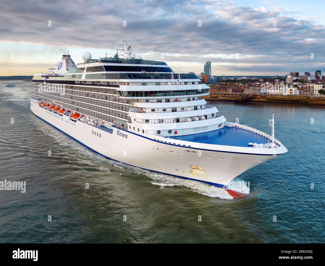 Riviera est un navire de croisière de classe Océanie exploité par Oceania Cruises, qui fait partie de Norwegian Cruise Line Holdings. Banque D'Images