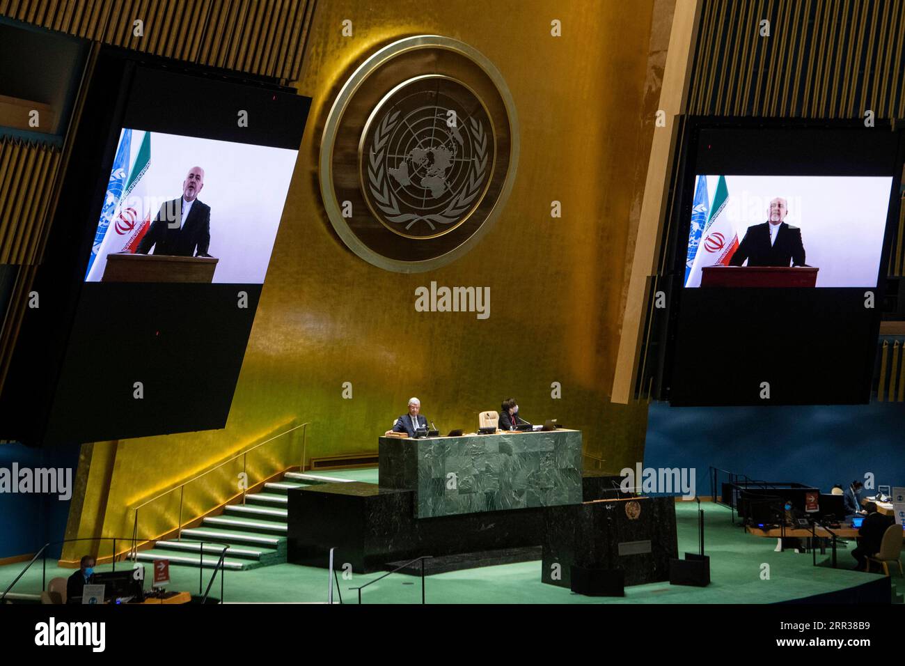 201027 -- NATIONS UNIES, le 27 octobre 2020 -- le ministre iranien des Affaires étrangères Mohammad Javad Zarif s'adresse à la reprise de la réunion de haut niveau de l'Assemblée générale des Nations Unies pour commémorer le 75e anniversaire des Nations Unies au siège de l'ONU à New York, le 26 octobre 2020. /Photo ONU/document via Xinhua ASSEMBLÉE GÉNÉRALE des Nations Unies-RÉUNION DE HAUT NIVEAU-75E ANNIVERSAIRE EskinderxDebebe PUBLICATIONxNOTxINxCHN Banque D'Images