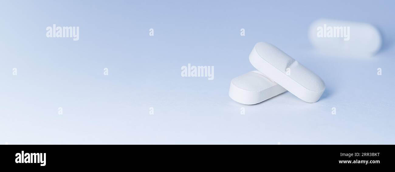 Pilules sur fond lumineux. Pilule ou médicament à l'hôpital ou à la pharmacie. Banque D'Images