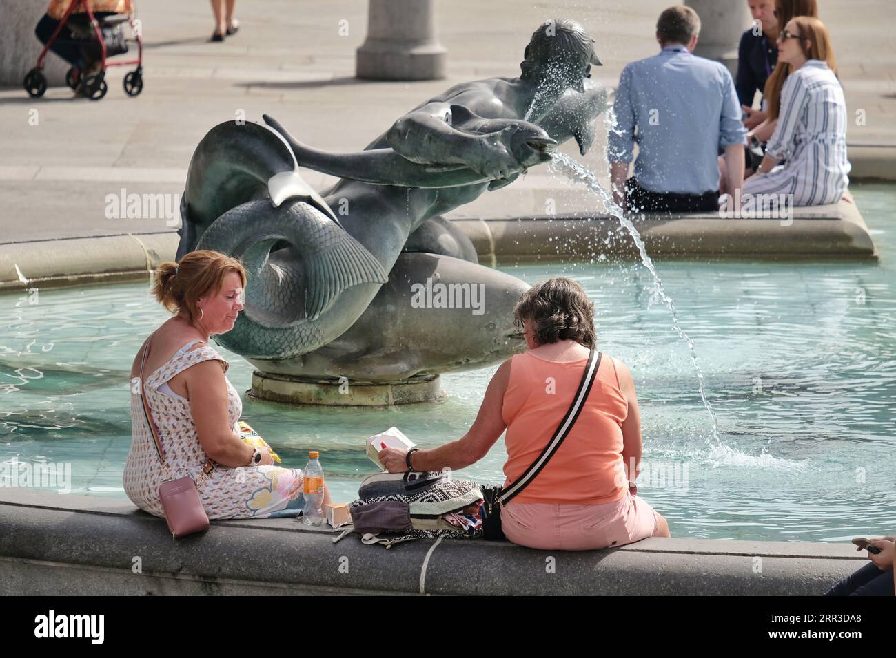 Londres, Royaume-Uni. 1 septembre 2023. Touristes à Westminster alors que la canicule se poursuit dans la capitale - avec des températures élevées qui devraient durer jusqu'à la semaine prochaine. Crédit : Photographie de onzième heure / Alamy Live News Banque D'Images