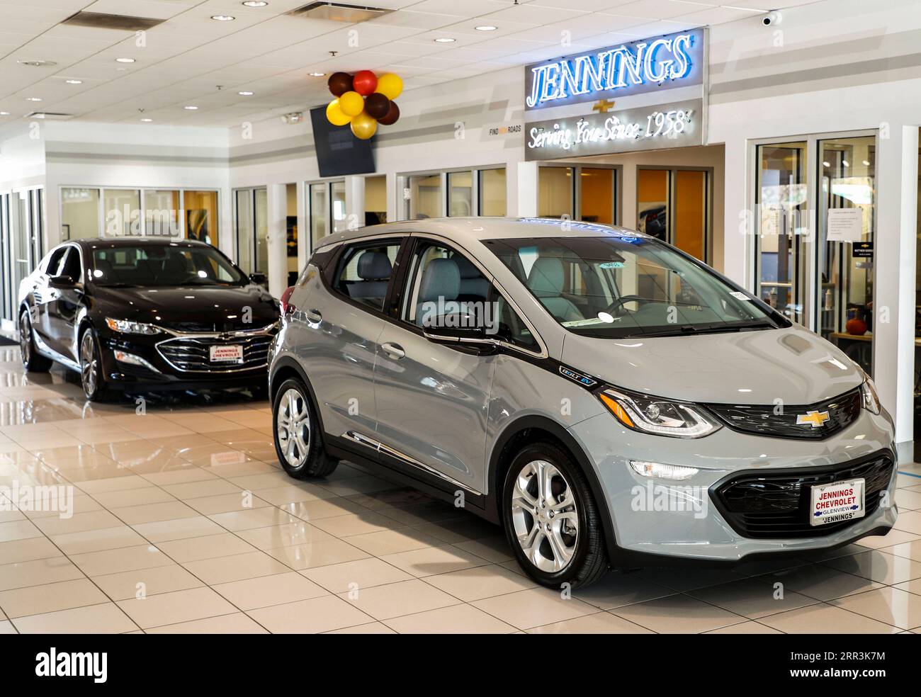 201105 -- ILLINOIS, 5 novembre 2020 -- une photo prise le 5 novembre 2020 montre des véhicules chez le concessionnaire Jennings Chevrolet à Glenview, Illinois, États-Unis. General Motors Co. Des États-Unis GM a annoncé jeudi qu'elle avait engrangé un bénéfice de 4 milliards de dollars américains au troisième trimestre de cette année, grâce à de solides ventes de multisegments, de pick-up et de vus. Photo de /Xinhua U.S.-ILLINOIS-GENERAL MOTORS-Q3 REPORT JoelxLerner PUBLICATIONxNOTxINxCHN Banque D'Images