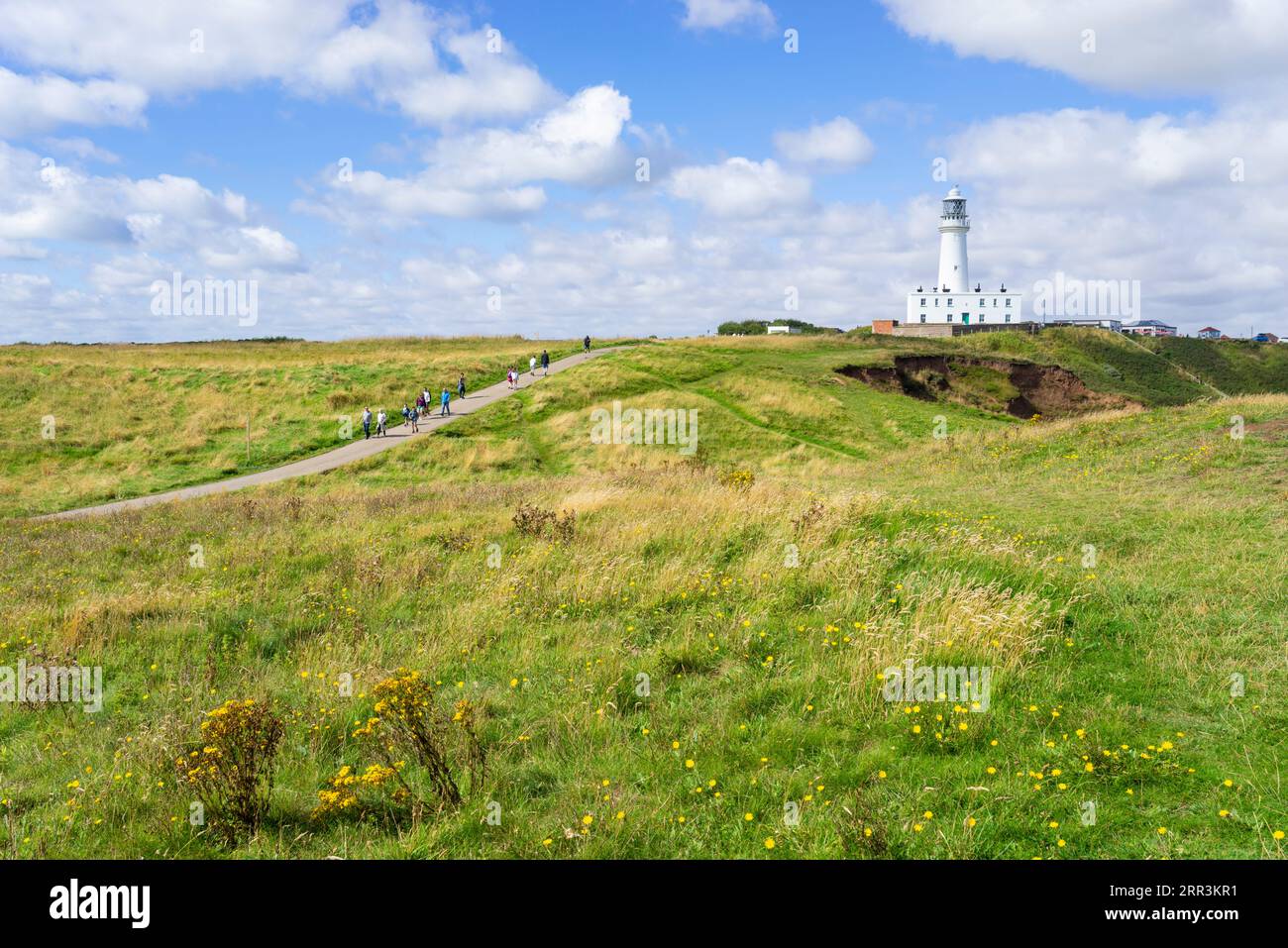 Flamborough Light House Clifftop chemin Flamborough Lighthouse Flamborough Head Yorkshire East Riding of Yorkshire Coast Angleterre royaume-uni gb Europe Banque D'Images
