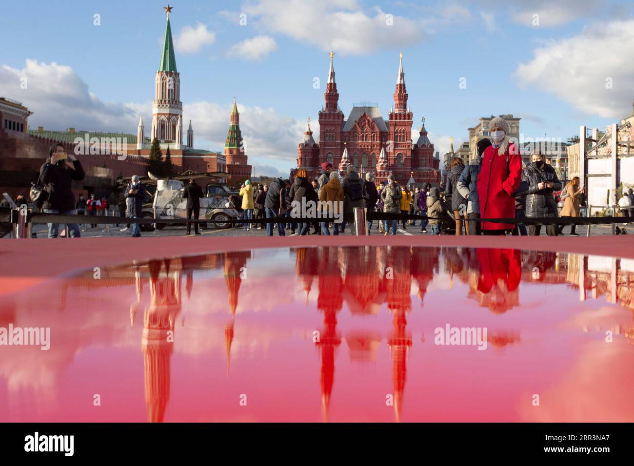 201107 -- MOSCOU, le 7 novembre 2020 -- visite du musée des installations en plein air sur la place Rouge à Moscou, Russie, le 7 novembre 2020. Le défilé célébrant le 79e anniversaire du défilé militaire en 1941 a été annulé cette année en raison des restrictions visant à arrêter la propagation du COVID-19. Photo de /Xinhua RUSSIE-MOSCOU-DÉFILÉ ANNULÉ AlexanderxZemlianichenkoxJr PUBLICATIONxNOTxINxCHN Banque D'Images