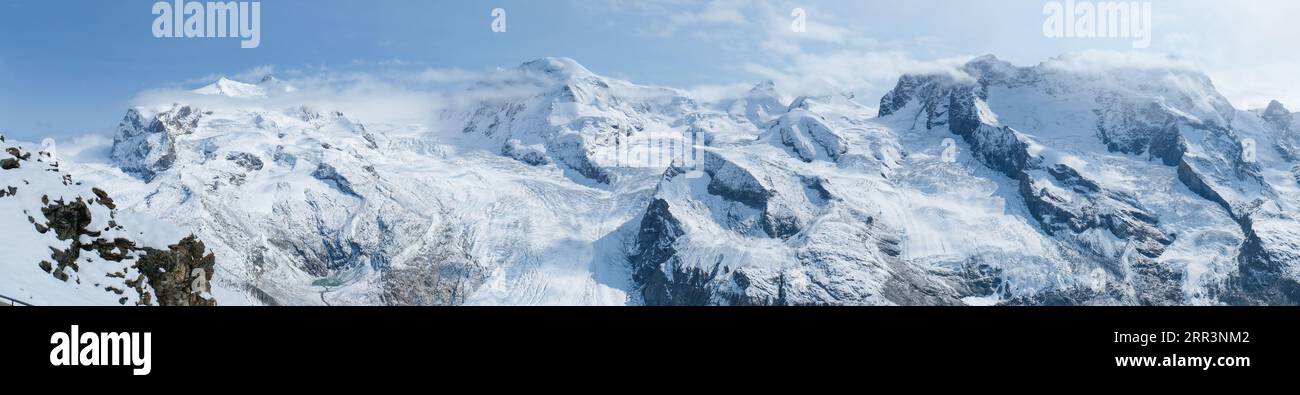 Vue panoramique sur le Glacier du Gorner et le massif du Monte Rosa depuis la crête du Gornergrat, Zermatt, Canton du Valais, Suisse. Banque D'Images