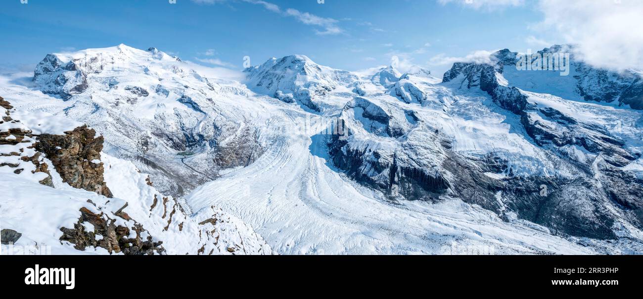 Vue panoramique sur le Glacier du Gorner et le massif du Monte Rosa depuis la crête du Gornergrat, Zermatt, Canton du Valais, Suisse. Banque D'Images