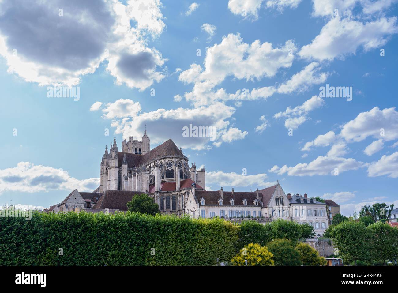 cathédrale gothique de saint etienne au-dessus d'auxerre dans le département de l'yonne Banque D'Images