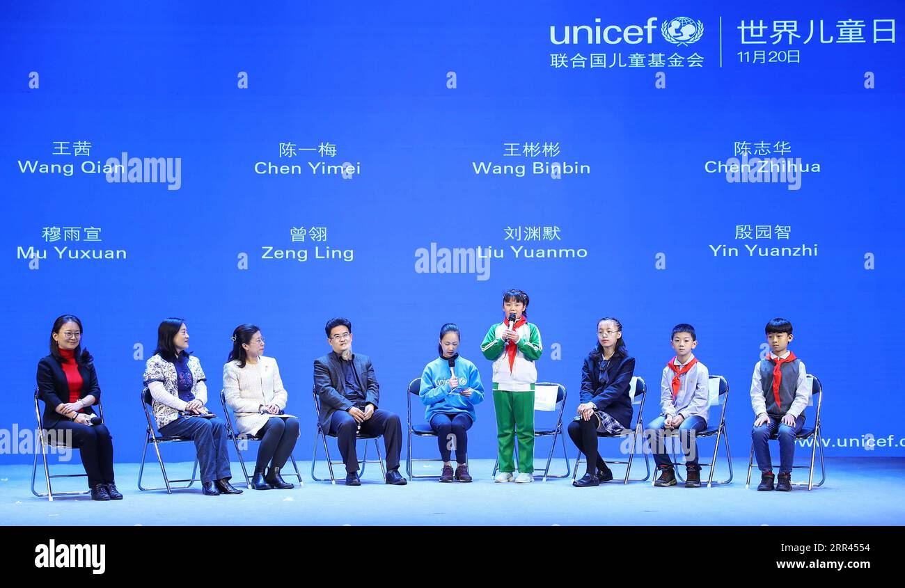 201120 -- BEIJING, le 20 novembre 2020 -- des invités assistent à un dialogue avec des représentants des enfants et des jeunes lors d'une activité thématique organisée conjointement par le Fonds des Nations Unies pour l'enfance (UNICEF) la Fédération panchinoise de la jeunesse et le Département du changement climatique du Ministère chinois de l écologie et de l environnement à Beijing, capitale de la Chine, le 20 novembre 2020. CHINE-BEIJING-MONDE ENFANTS S JOUR-ACTIVITE CN ZHANGXYUWEI PUBLICATIONXNOTXINXCHN Banque D'Images