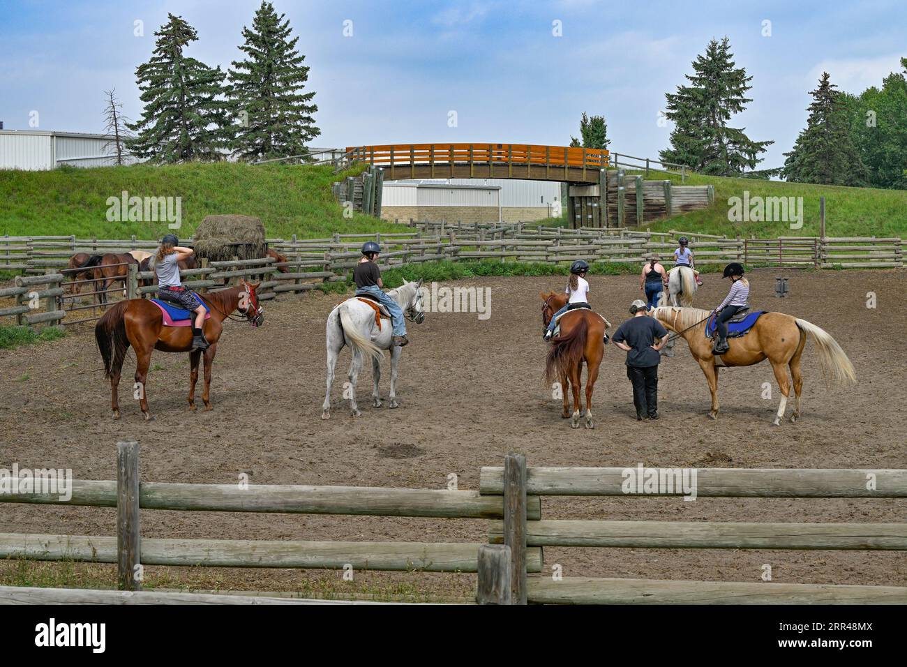 Cours d'équitation pour enfants, Heritage Ranch, Waskasoo Park, Red Deer, Alberta, Canada Banque D'Images