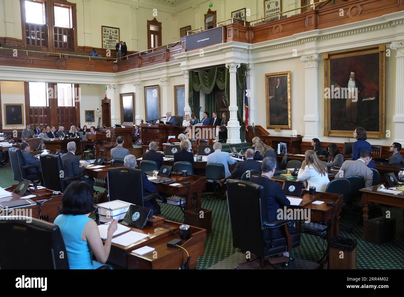 Vue d'ensemble de la chambre du Sénat pendant la séance du matin du procès de destitution du procureur général du Texas Ken Paxton au Sénat du Texas le 6 septembre 2023. Crédit : Bob Daemmrich/Alamy Live News Banque D'Images