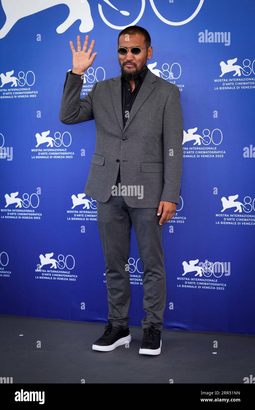 Venise, Italie. 06 septembre 2023. Jinpa lors du photocall du film ''Xue Bao (léopard des neiges)'' présenté hors compétition au 80e Festival du film de Venise le 6 septembre 2023 au Lido de Venise. (Photo Daniele Cifala/NurPhoto) crédit : NurPhoto SRL/Alamy Live News Banque D'Images