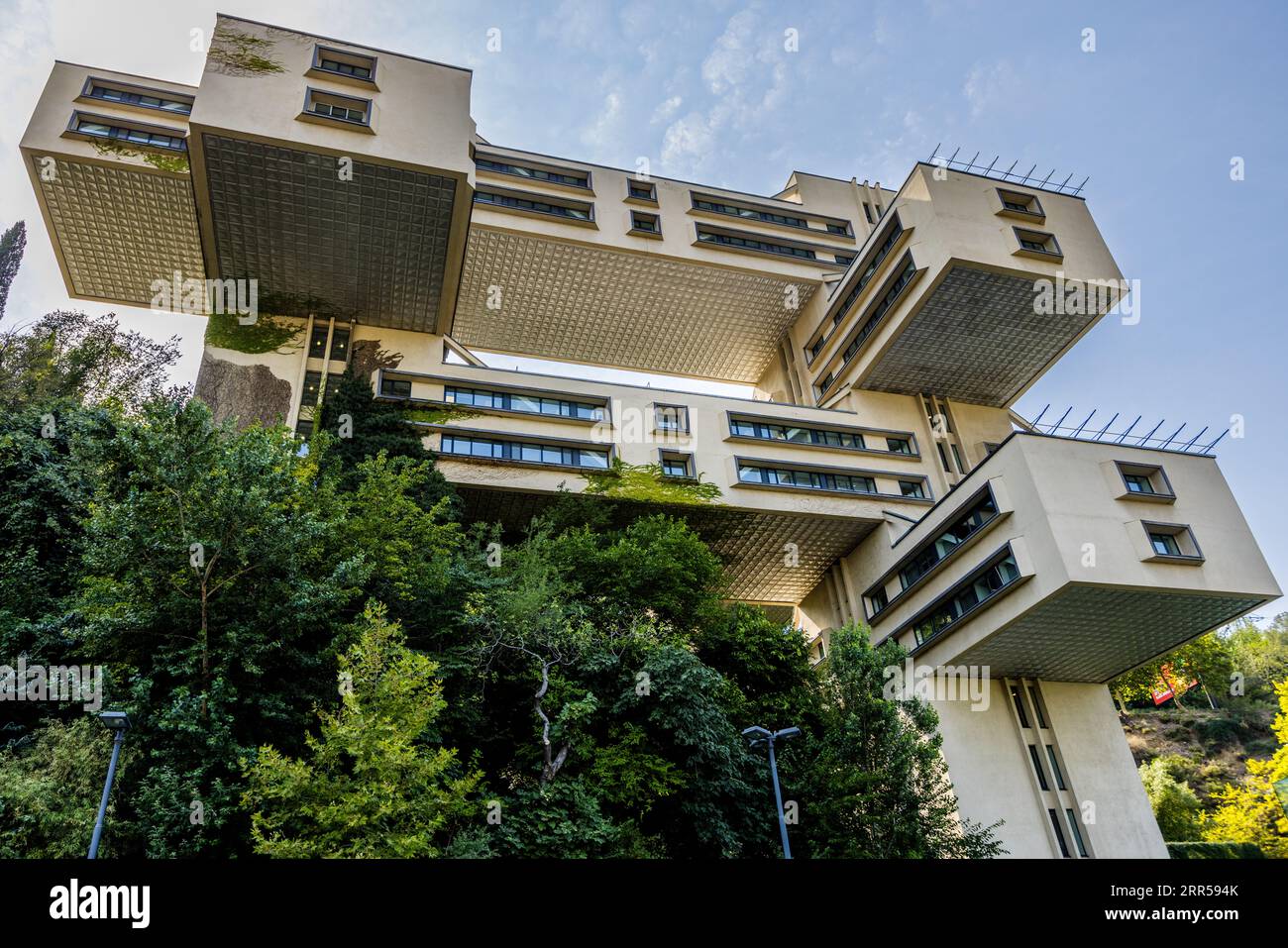 L'ancien bâtiment administratif du ministère de la construction routière à Tbilissi est l'un des bâtiments les plus importants du modernisme socialiste en Géorgie. Après la reconstruction, il abrite aujourd'hui le siège de la Banque de Géorgie Banque D'Images