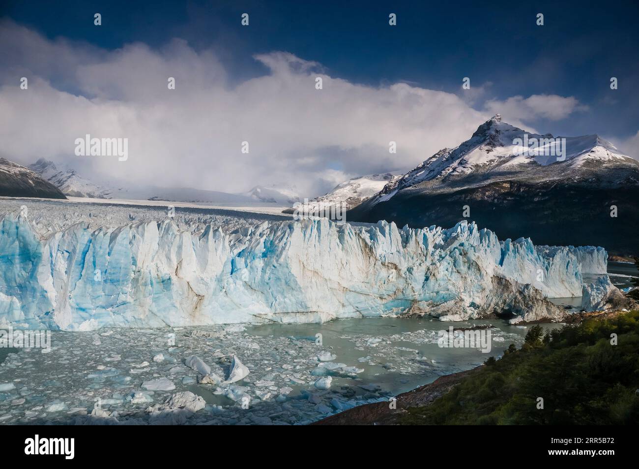 Le glacier Perito Moreno, le Parc National Los Glaciares, Province de Santa Cruz, Patagonie, Argentine. Banque D'Images