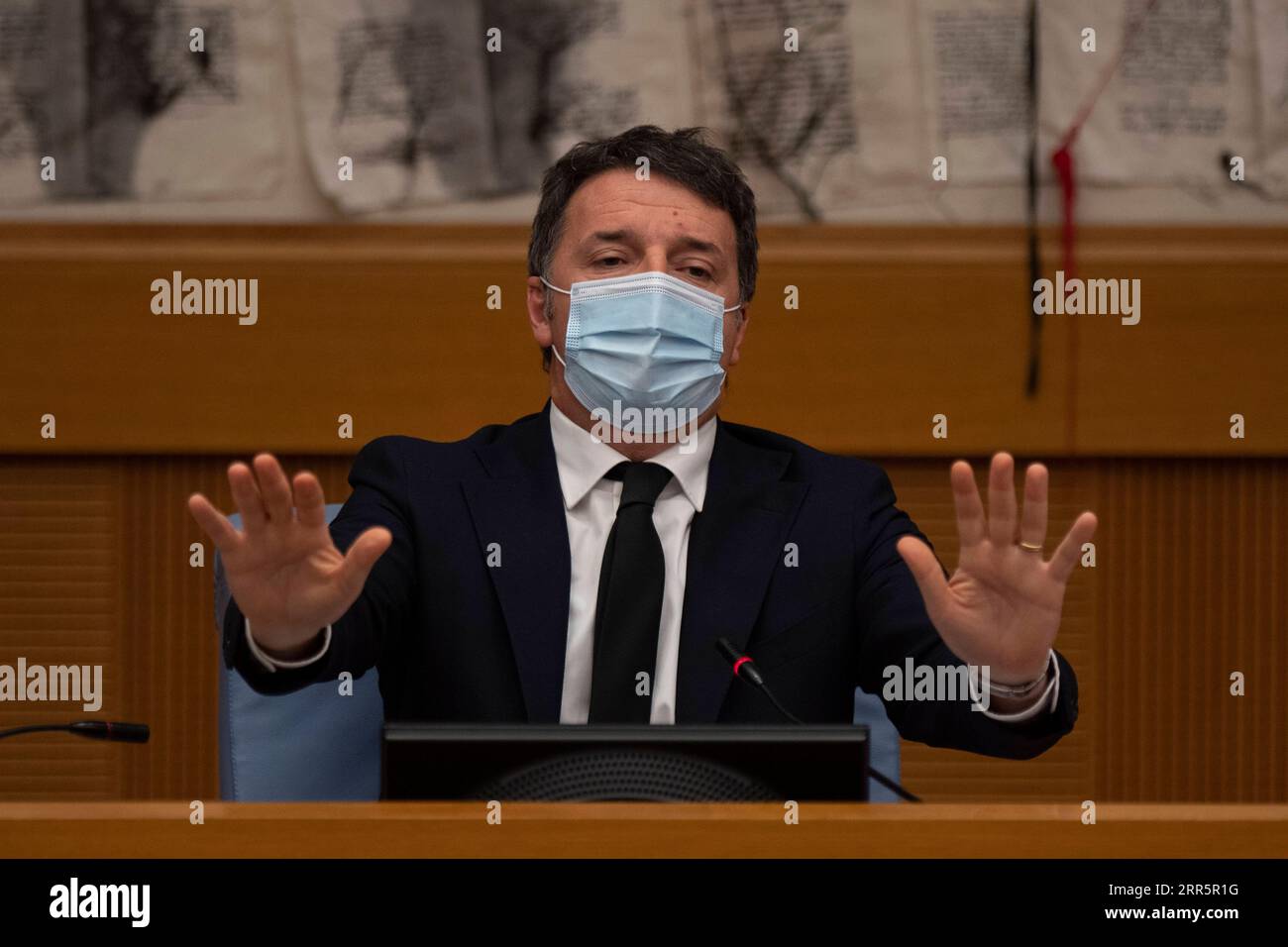 210113 -- ROME, le 13 janvier 2021 -- le sénateur italien Matteo Renzi prend la parole lors d'une conférence de presse à Rome, Italie, le 13 janvier 2021. Matteo Renzi, ancien Premier ministre, a annoncé mercredi que son parti Italia Viva retirait ses membres du cabinet du gouvernement de coalition du Premier ministre Giuseppe Conte. Via Xinhua ITALIE-ROME-RENZI-COALITION GOUVERNEMENT-CRISE Pool PUBLICATIONxNOTxINxCHN Banque D'Images
