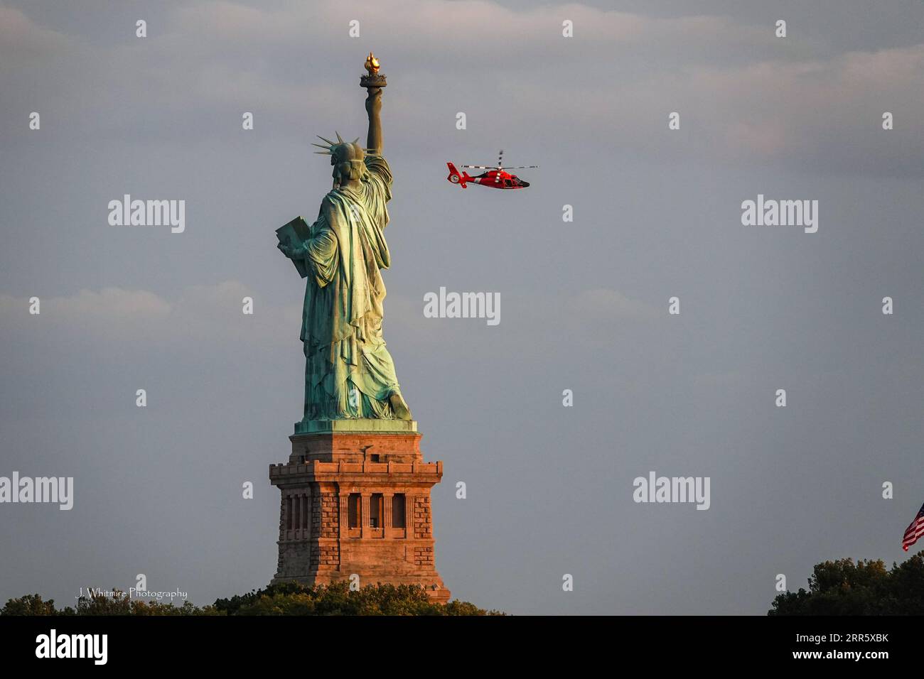 La Statue de la liberté est un symbole historique représentant l'arrivée dans le nouveau monde et une vie de liberté et de prospérité Banque D'Images