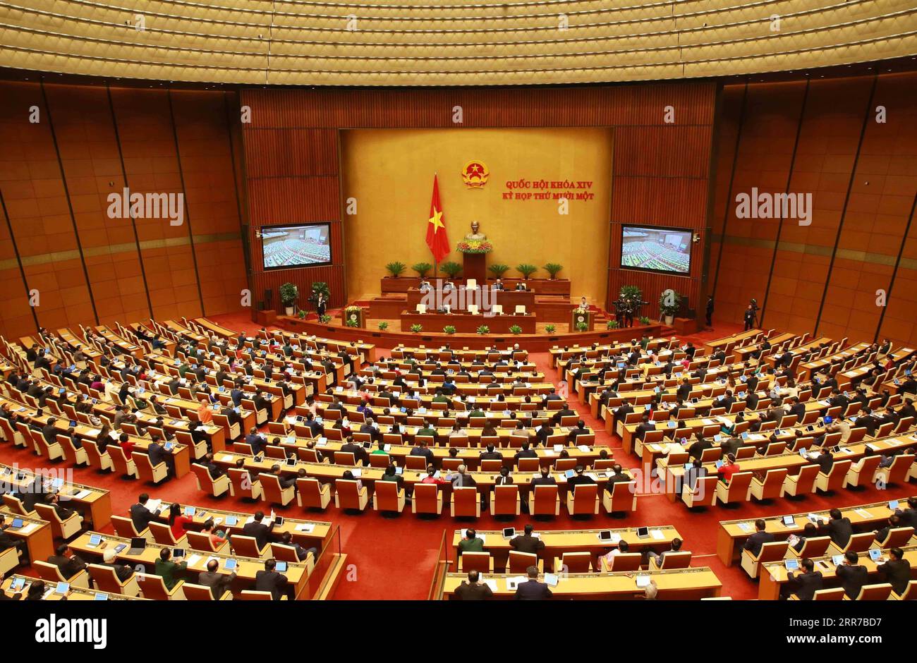 210324 -- HANOÏ, le 24 mars 2021 -- une photo prise le 24 mars 2021 montre une scène de la séance d'ouverture de la 11e session de la 14e Assemblée nationale du Vietnam à Hanoi, Vietnam. La 14e Assemblée nationale du Vietnam, la plus haute législature du pays, a ouvert mercredi sa 11e session, la dernière de son mandat, dans la capitale vietnamienne Hanoi avec des changements de personnel clés en vue. Via Xinhua VIETNAM-HANOI-ASSEMBLÉE NATIONALE-SESSION VNA PUBLICATIONxNOTxINxCHN Banque D'Images